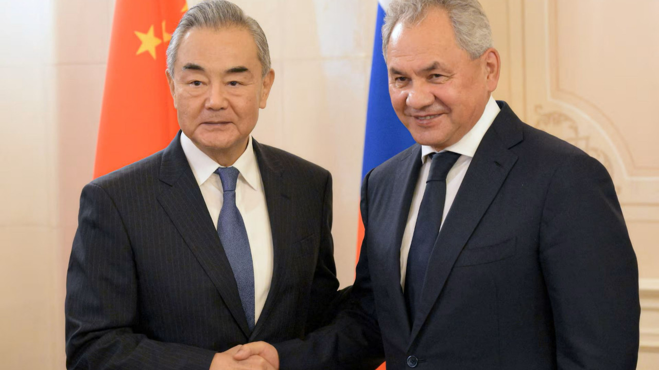 BRICS yeni güvenlik anlaşmalarına varabilir: Wang Yi'den Şoygu ile görüşmesinde kritik mesaj
