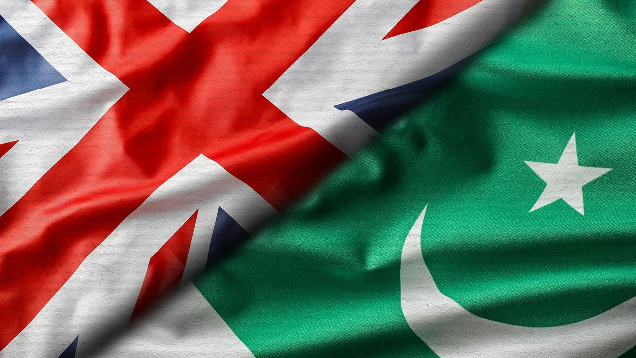 Pakistan ve İngiltere dışişleri bakanları telefonda görüştü