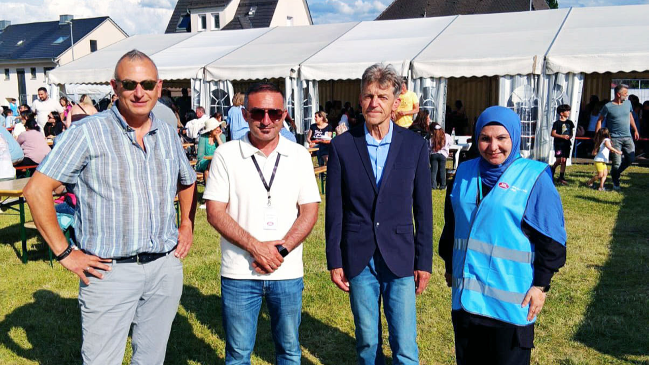 Almanya'da AfD Türk camisini ziyaret etti