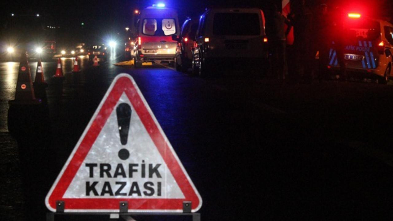Van'da iki otomobil çarpıştı: 8 yaralı var