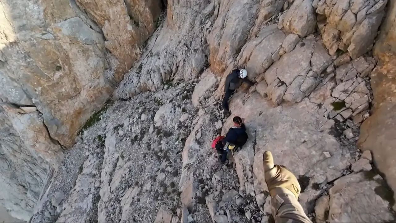 Aladağlar'da yaralanan İngiliz dağcı askeri helikopterle kurtarıldı