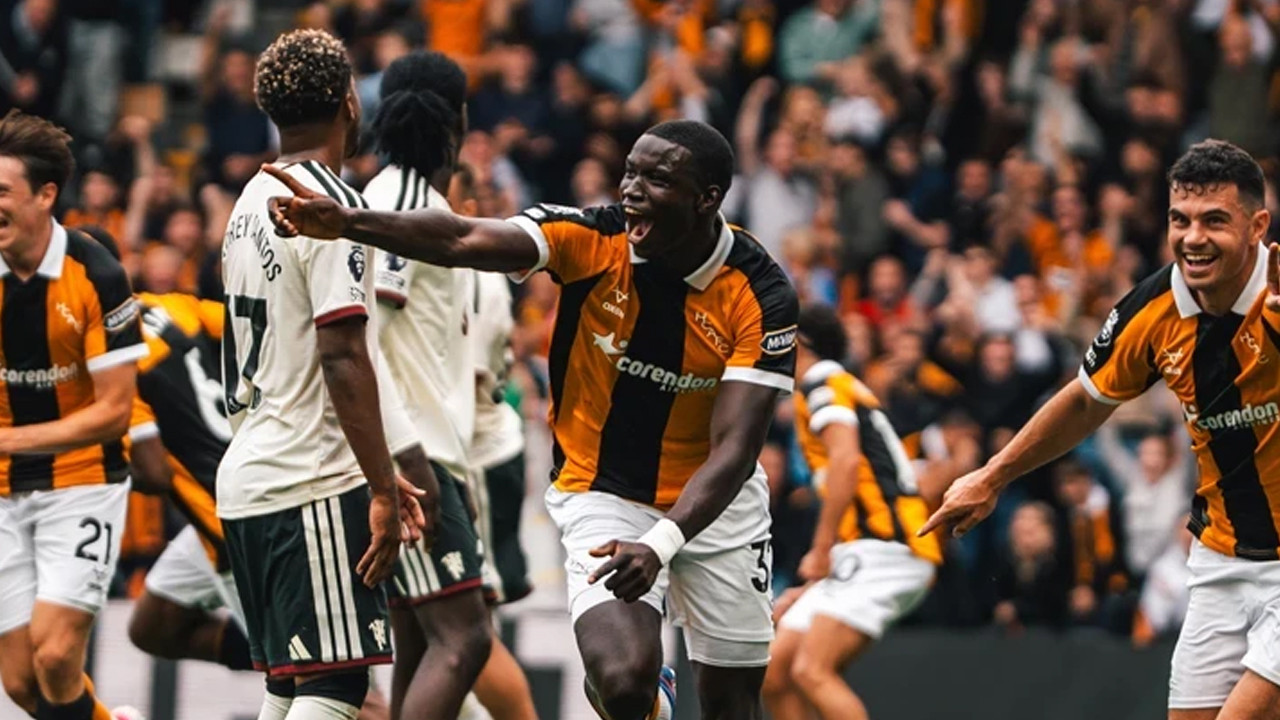 Hull City'den tarihi başarı! Manchester United'ı 52 yıl sonra yendi