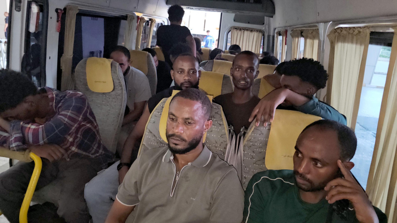 Edirne'de minibüste 19 kaçak göçmen yakalandı