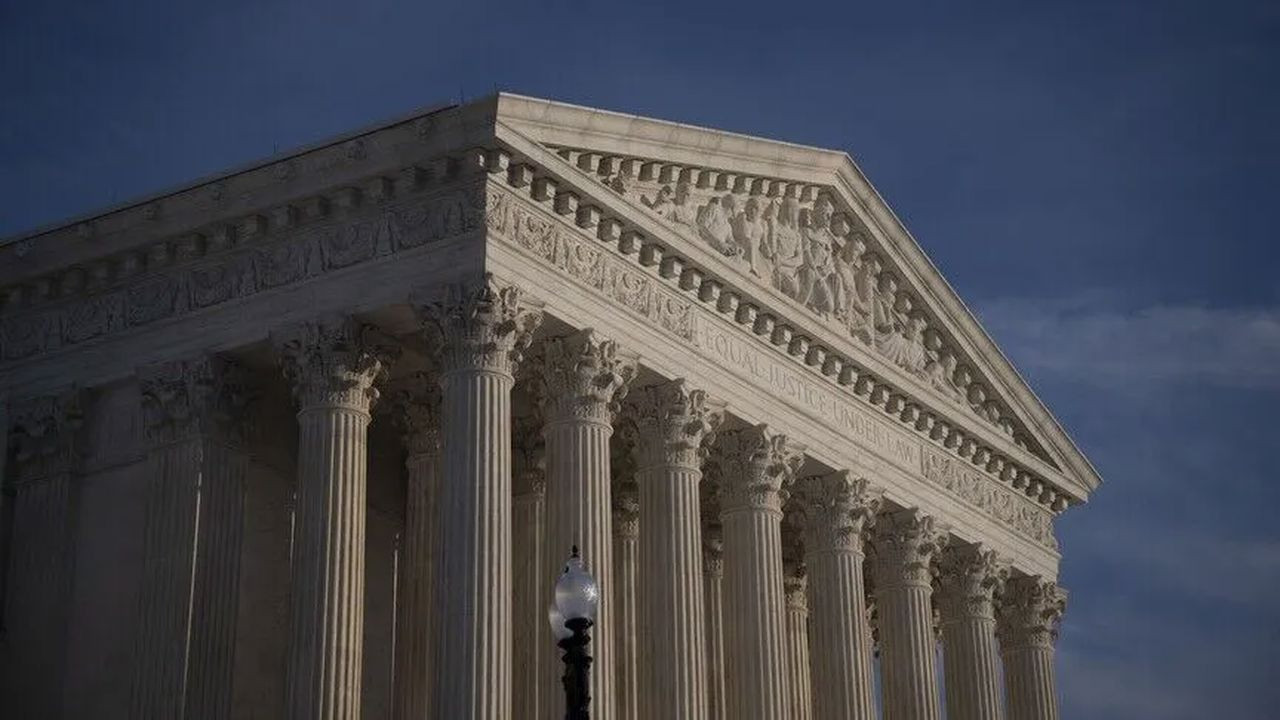Trump'ın göçmen vizelerini askıya alma kararı durduruldu