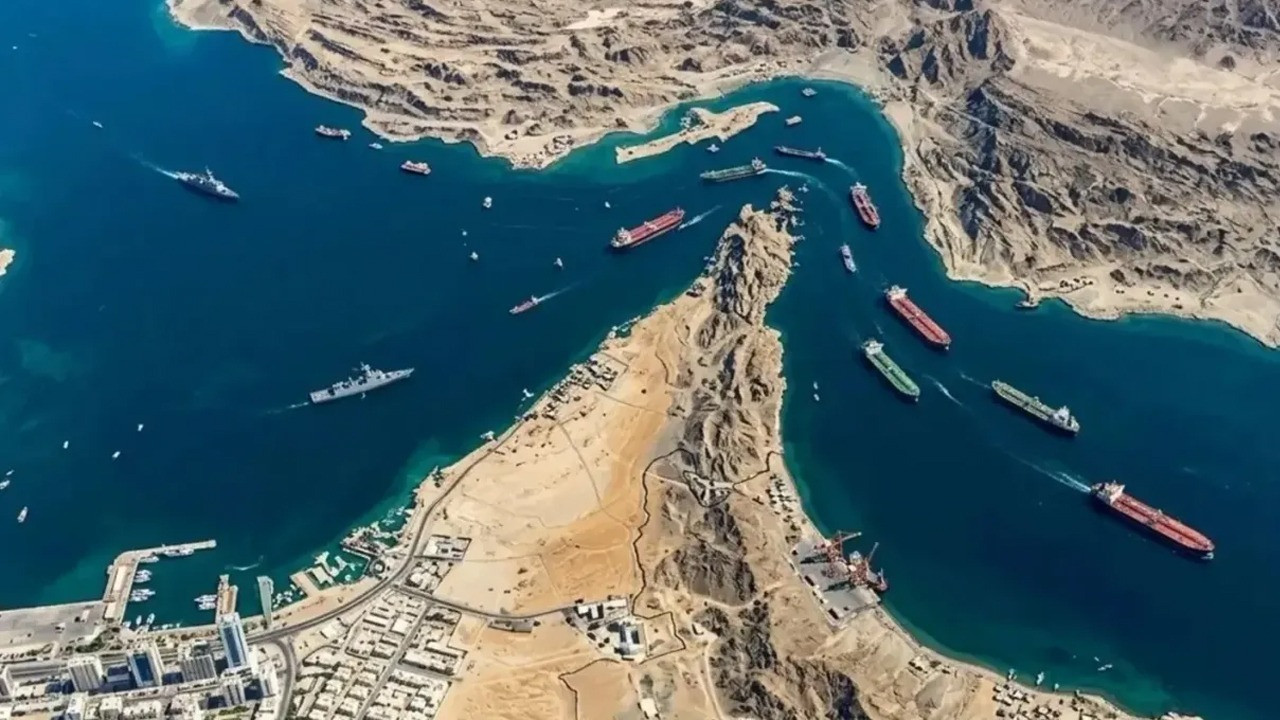 Savaş gemi trafiğini vurdu! Hürmüz Boğazı'nda dün sadece 2 tanker geçti