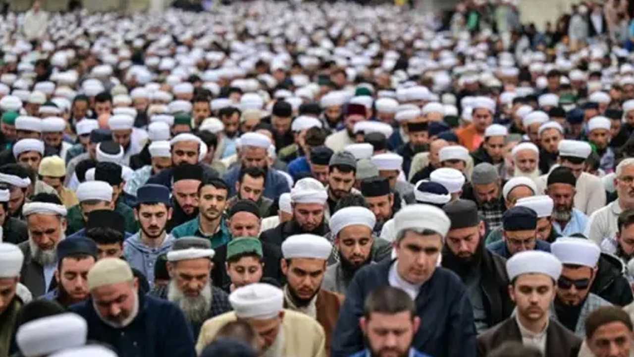 Makyajları akmaya başladı