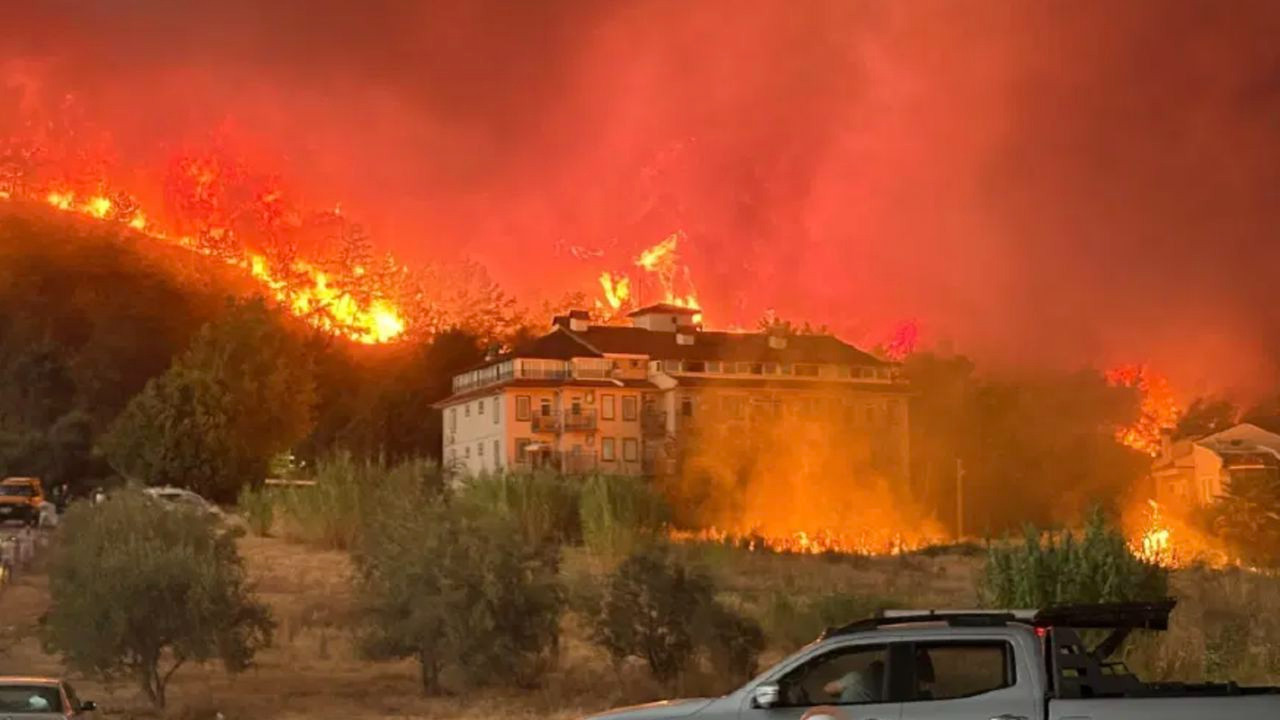 Fethiye’de orman yangını: Bazı evler tahliye ediliyor