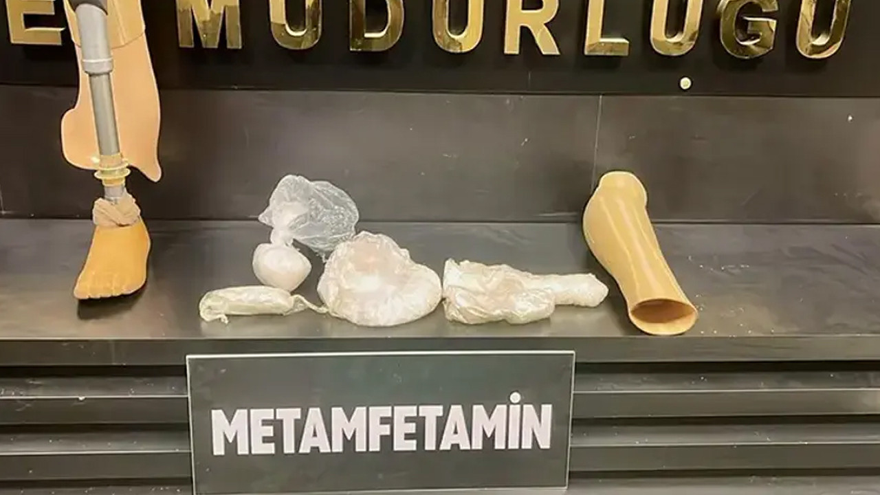 Gişelerde durduruldu! Protez bacağından 830 gram uyuşturucu çıktı