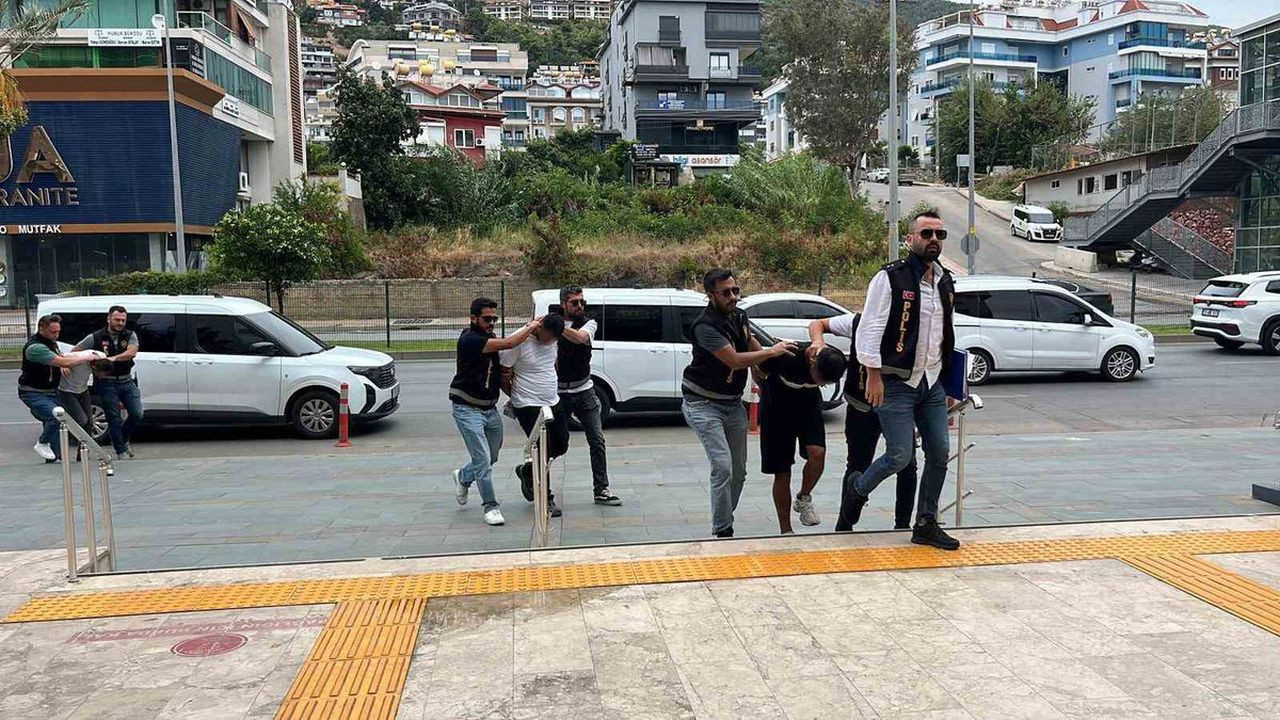Alanya’da döviz bürosu soygunu: 3 şüpheli tutuklandı