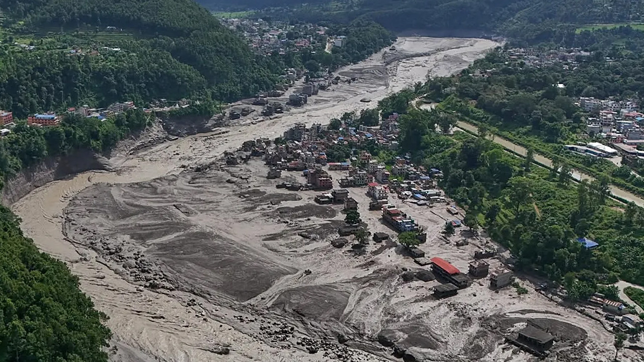 Nepal'de her geçen saat bilanço ağırlaşıyor! Ölü sayısı 626'ya çıktı, binlerce kişi aranıyor