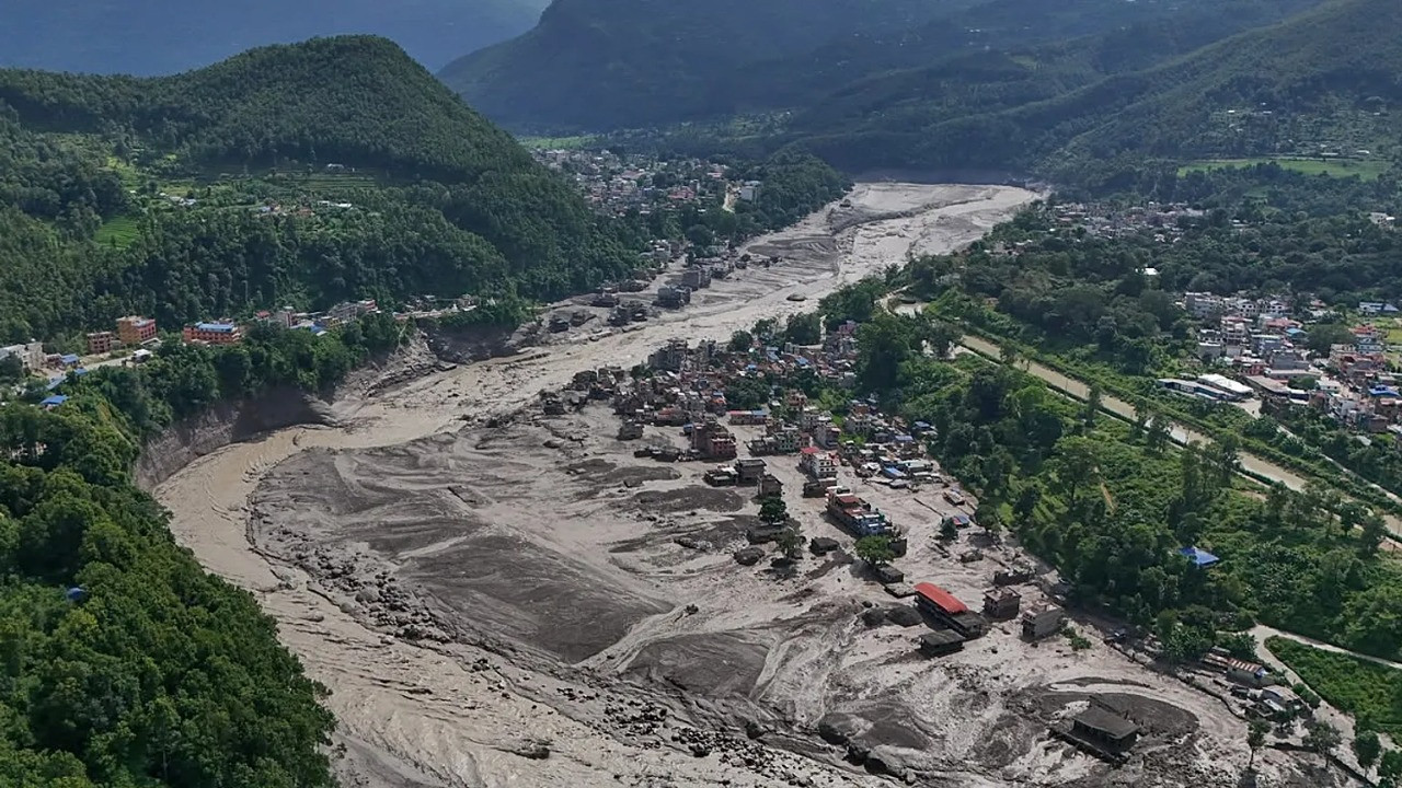 Nepal'deki selde hayatını kaybedenlerin sayısı 734'e yükseldi