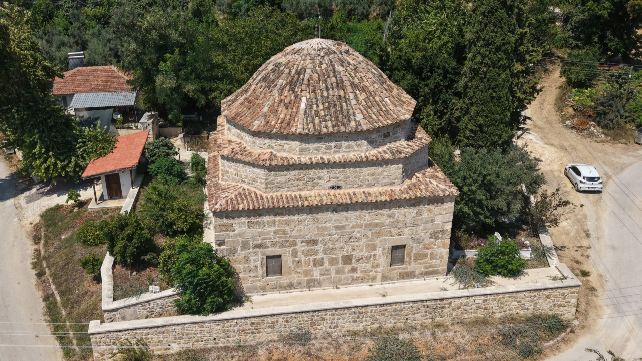 Perge’nin antik taşları Aksu'da caminin duvarında