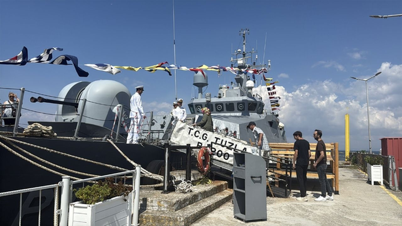 'TCG Tuzla' Yalova'da ziyarete açıldı
