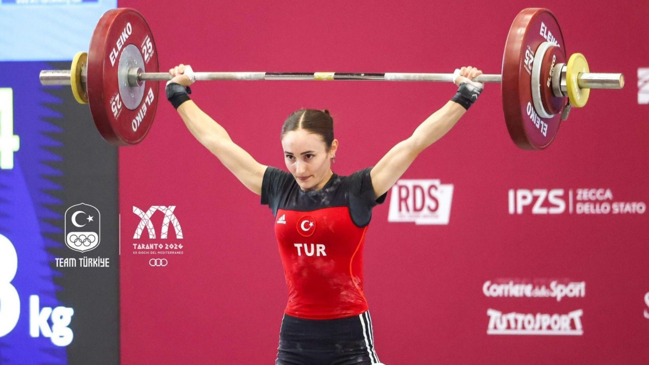 Milli halterci Cansel Özkan’dan Akdeniz Oyunları'nda altın madalya
