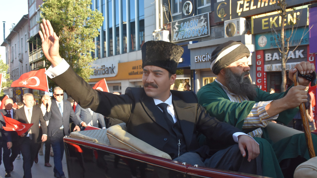 Atatürk'ün Sivas'a gelişi canlandırıldı
