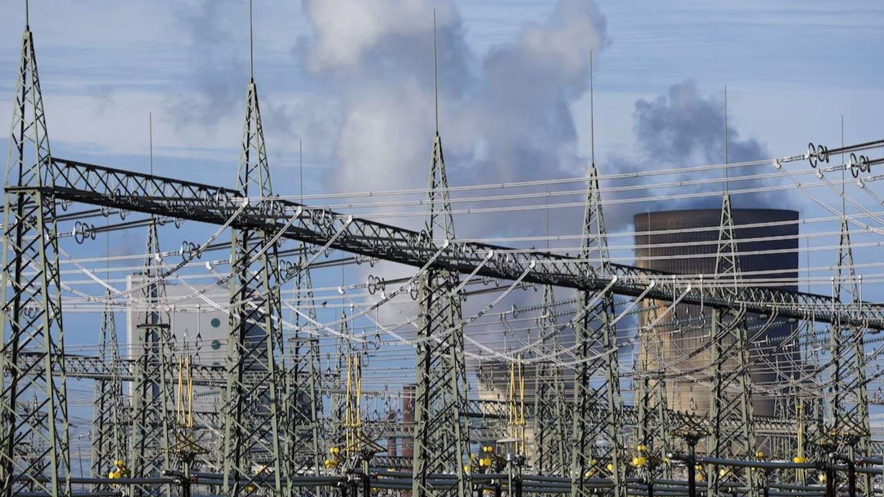 Almanya enerji şebekelerini koruyamıyor: Alarm seviyesi en üst düzeye çıkarıldı
