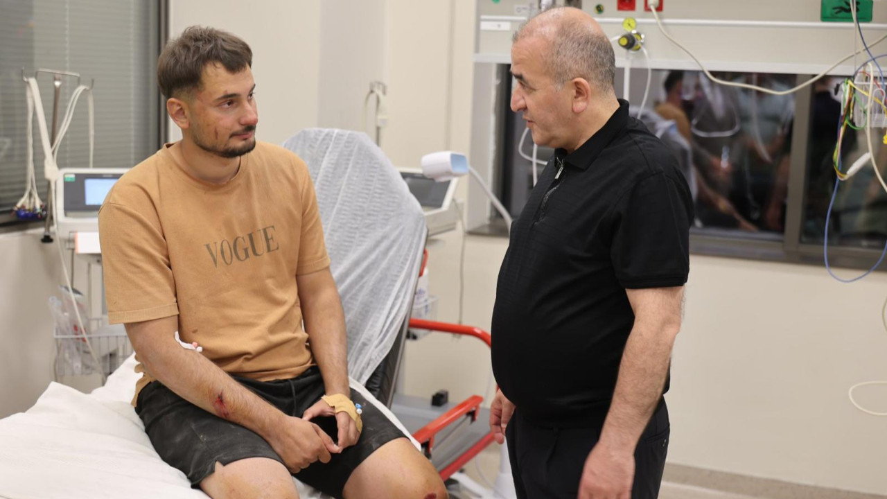 Elazığ'da minibüs şarampole devrildi! 13 kişi yaralandı