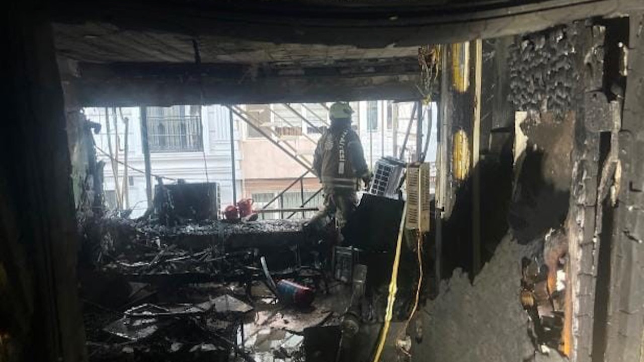 Bakırköy'de otelde yangın: 12 kişi yaralandı, mahsur kalan 7 kişi kurtarıldı