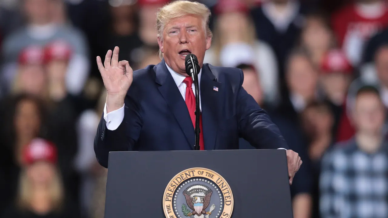 Trump'ın hedefinde yine komşusu var! Ürünleri yasakladı
