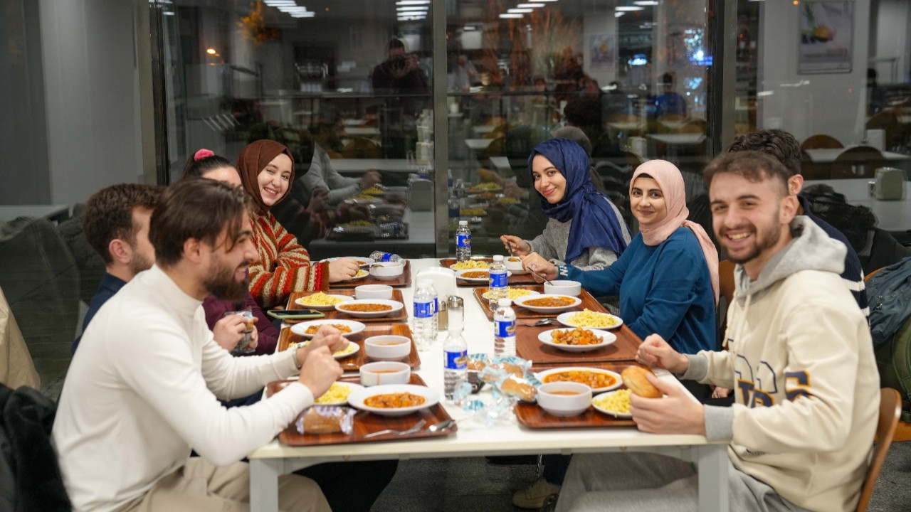 Üniversitelilere ücretsiz yemek hizmeti! Ümraniye'de devam ediyor