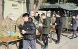 Liseliler komando birliğinde