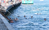 İstanbul'da sıcaktan bunalanlar Bebek Sahili'nde serinledi