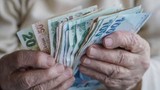 Emekliye Yapı Kredi’den büyük jest! 25.000 TL promosyon hesaplara yatıyor!