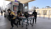 Cam takarken düşen işçi ağır yaralandı