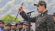Maduro, Karakas ve Karayip kıyılarına konuşlandırılan ağır silah ve füzelerle ABD'yi bekliyor
