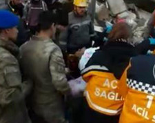 86 saat sonra enkazdan çıkartıldı