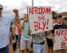 Trump G. Afrika yönetimini beyazlara karşı 'ırkçılık' yapmakla suçluyor