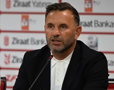 Galatasaray Teknik Direktörü Okan Buruk: 'Bu hafta iki kupa kazanma şansımız var'
