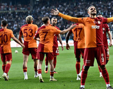 Galatasaray'ın yeni transferlerini duyurdu: 'Uçaklar birer birer inecek, ilk açıklanacak isim...'