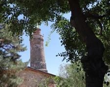 Pisa Kulesi’nden bile daha eğri duruyor! Elazığ’ın 4 bin yıllık mahallesinde bulunuyor