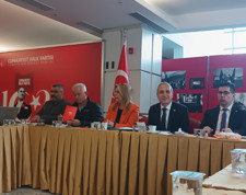 Özçağdaş'dan Bakan'a çağrı: 'Ara eleman için eğitimle oynamayın 8 milyon kişi ne eğitimde ne istihdamda'