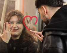 Metroda 'nişanlıyım' diyen kız kimdir? Metroda 'nişanlıyım' diyen kızın olayı nedir, neden gündem oldu?