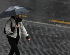 Meteoroloji uyardı! Sıcaklıklar değişmiyor ancak sağanak geliyor