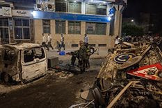 Protestolar devam ediyor! Sokaklar adeta yangın yeri - Resim: 13