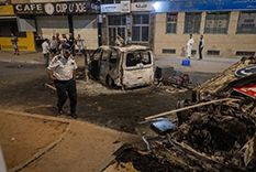 Protestolar devam ediyor! Sokaklar adeta yangın yeri - Resim: 9