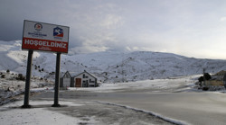 Denizli'ye mevsimin ilk karı yağdı! Yerler beyaza büründü