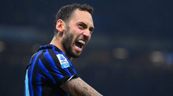 Hakan Çalhanoğlu galibiyette rol oynadı