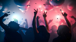 Kız öğrenciler 'göstergeci çetelerin' hedefinde