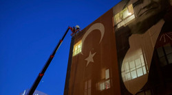 CHP İstanbul İl Başkanlığı'nda poster krizi: Çevik kuvvet binaya girdi