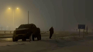 Ankara'da otoyolda snowboard yaptı