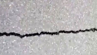 Hatay'da deprem anı görüntülendi: Asfalt açılıp kapanıyor