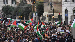 Milano'da Filistin'e destek yürüyüşü