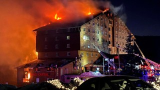 Kartalkaya otel yangınından yeni görüntü: İlk kurtarma anları...