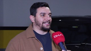 Polisten örnek davranış! Vatandaşın can güvenliği için aracı tek başına itti...
