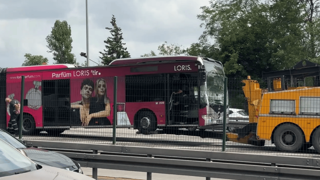 Esenyurt'ta metrobüs kazası: Durakta bekleyen metrobüse çarptı
