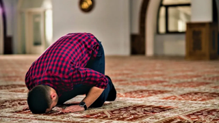 Mevlid Kandili namazı nasıl kılınır? Mevlid Kandili namazı kaç rekattan oluşur, hangi dualar okunur?